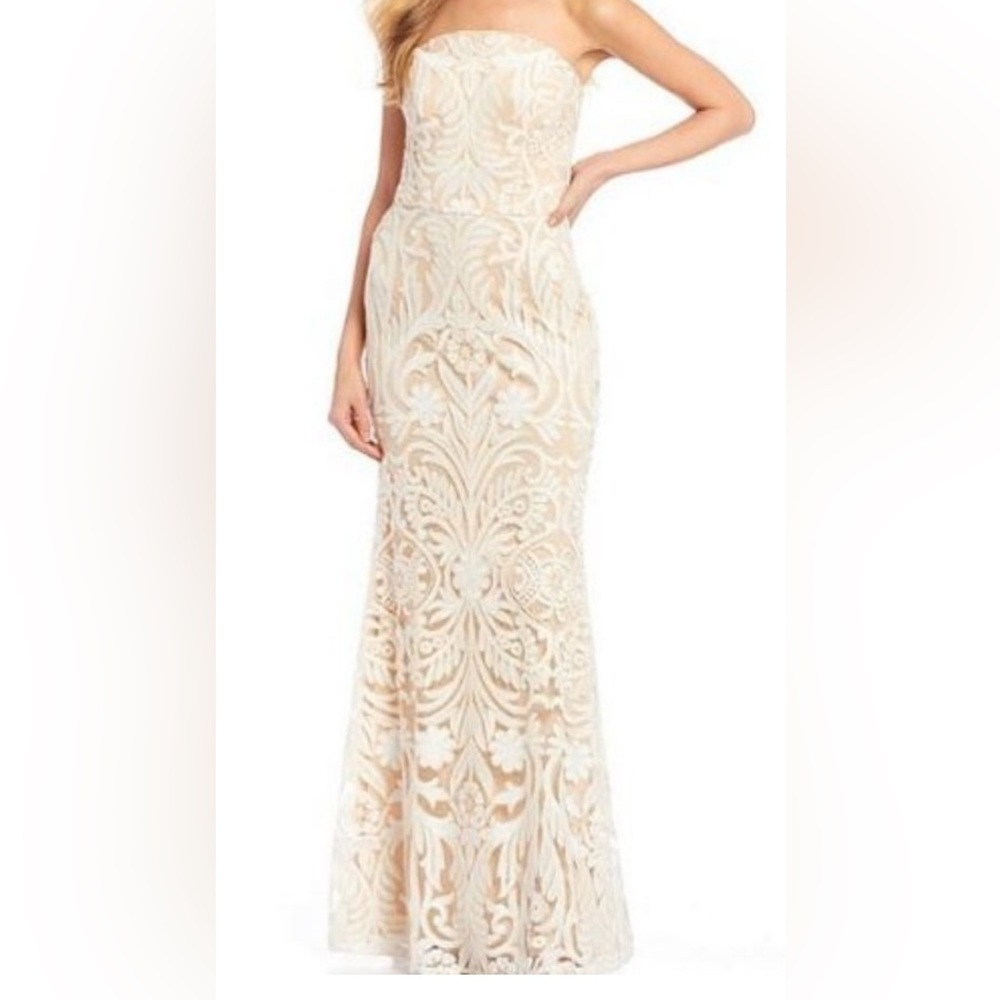 Midnight Doll Strapless Sequin Pattern
Trumpet Dress Elegant Cream size 3